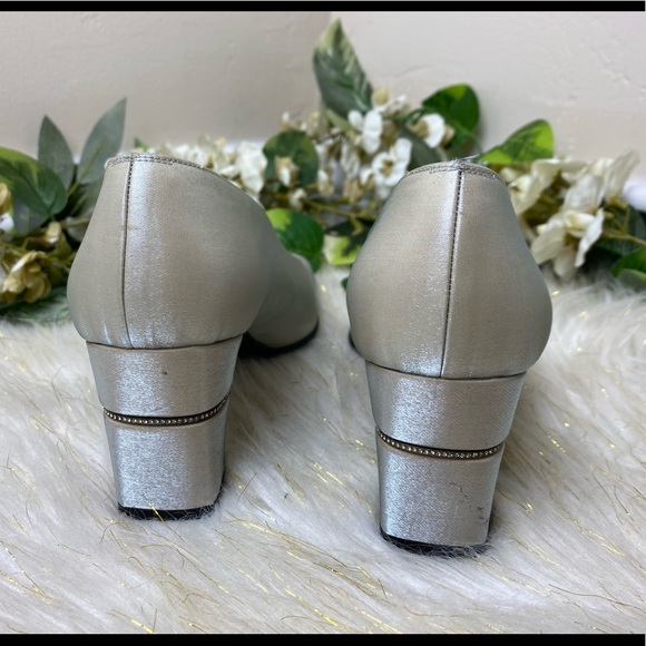 Salvatore Ferragamo Vintage Shiny Fabric Heel 7.5 - Picture 3 of 8